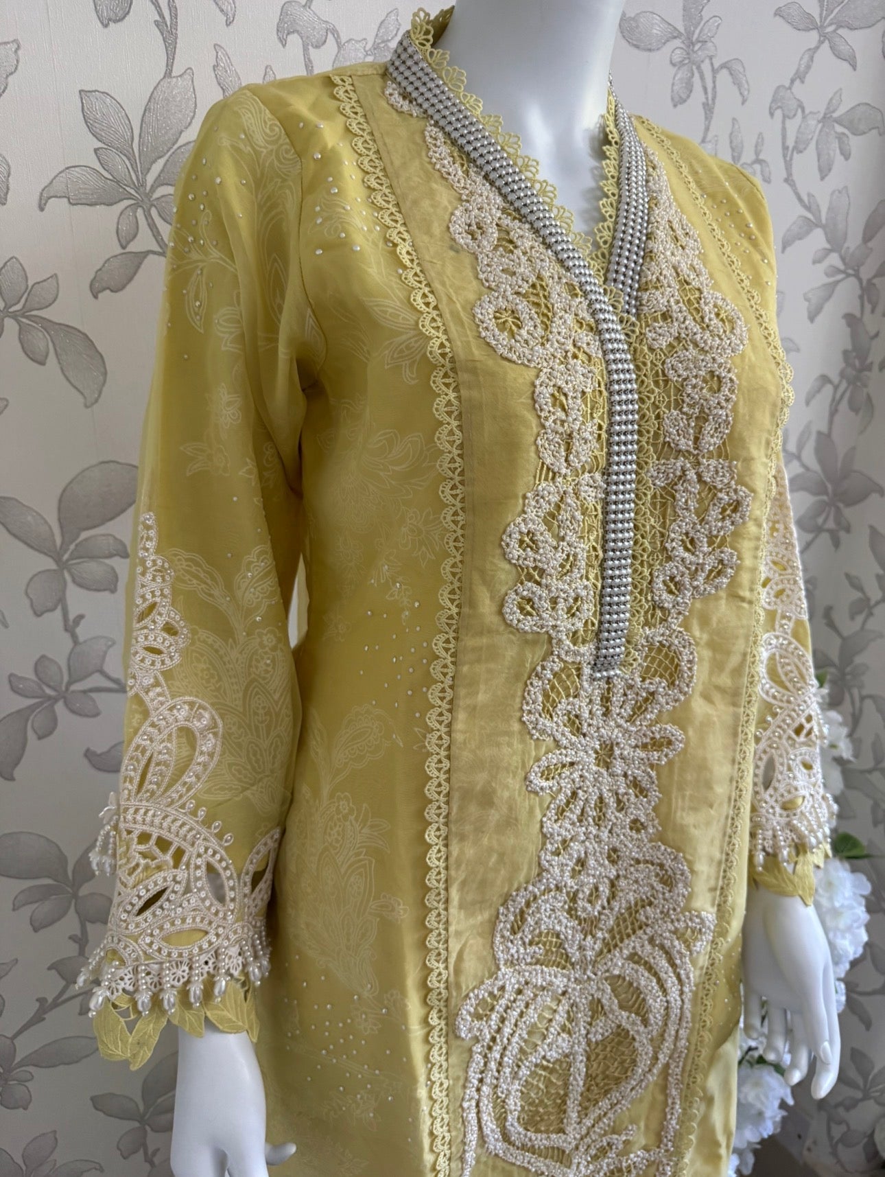 MARIA B LUXE LAWN 4A original- 3 piece stitched suit