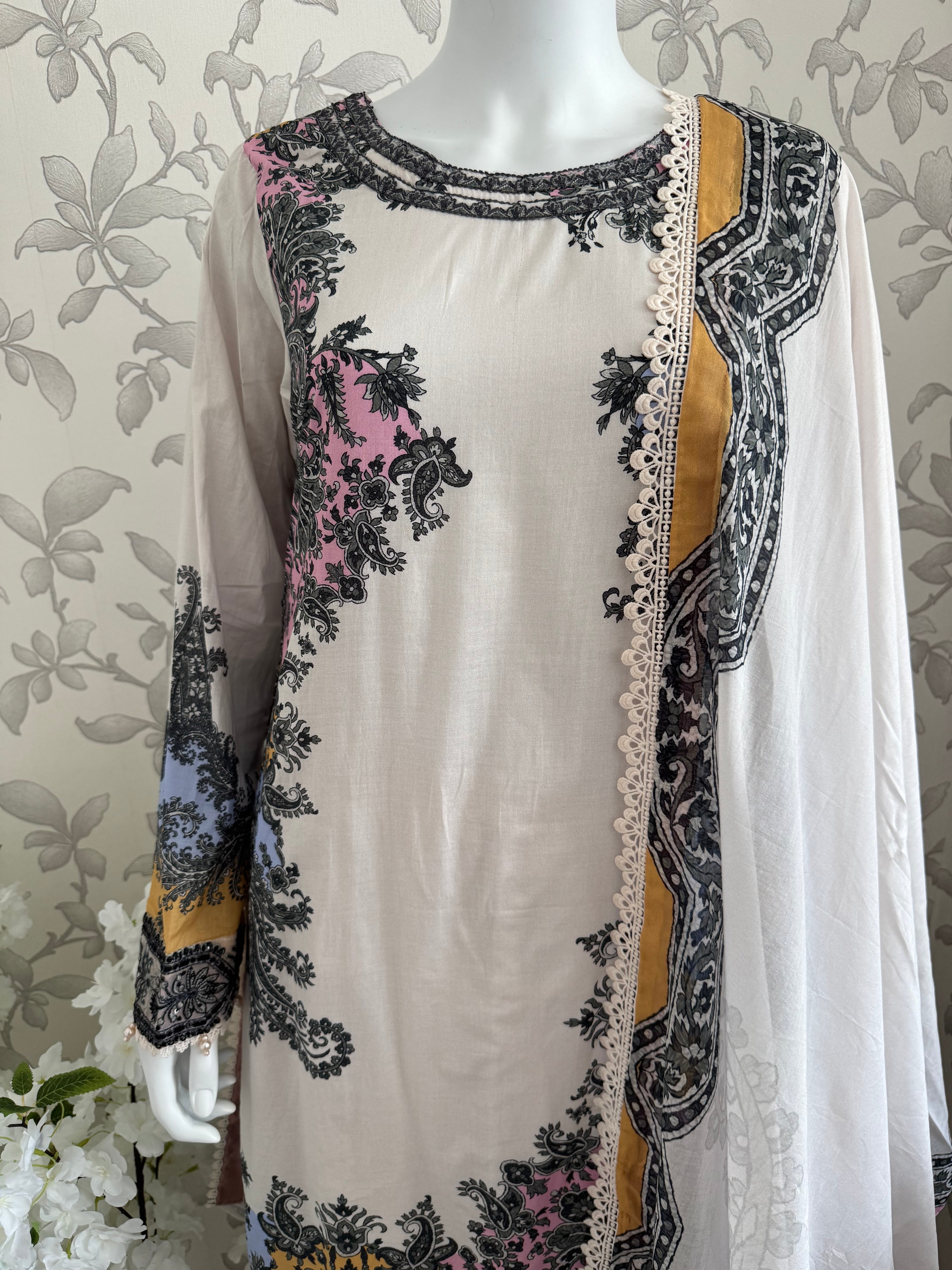 4B-M BASICS by MARIA.B ORIGINAL | 3 piece stitched Lawn suit