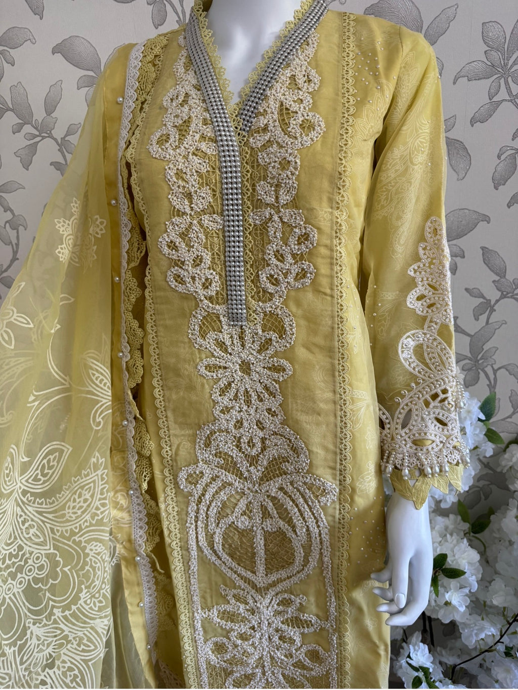 MARIA B LUXE LAWN 4A original- 3 piece stitched suit