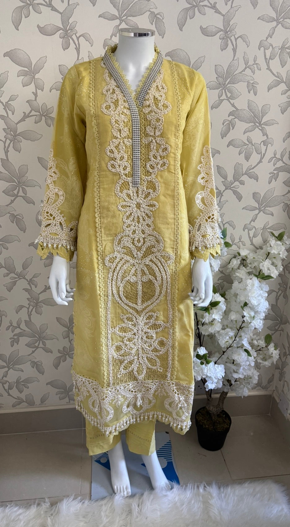 MARIA B LUXE LAWN 4A original- 3 piece stitched suit