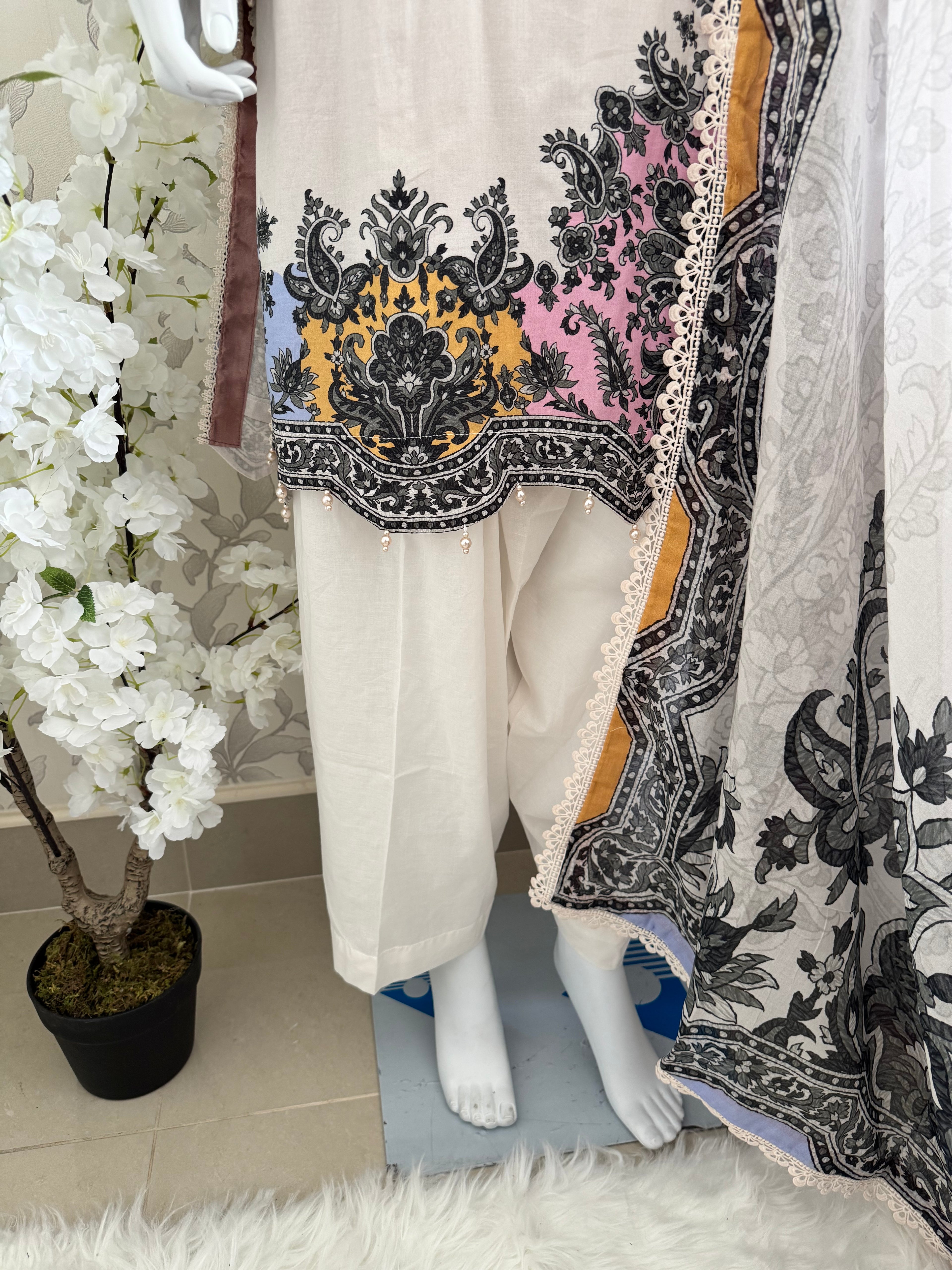 4B-M BASICS by MARIA.B ORIGINAL | 3 piece stitched Lawn suit