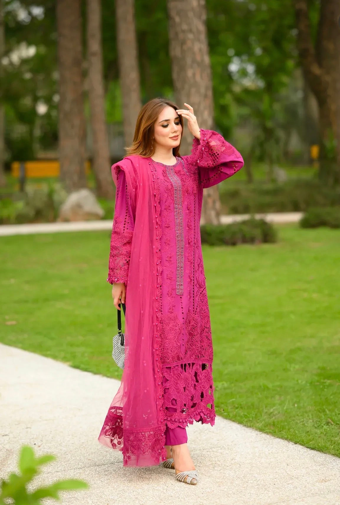 ماريا بي لاكشري لون (مستوحاة)